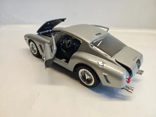 Ferrari 250 Berlinetta 1:18 Jouef Evol
