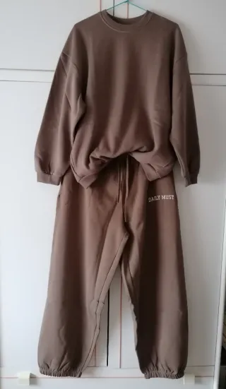 Pantalón jogger camel Bershka