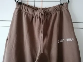 Pantalón jogger camel Bershka