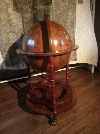 Mueble bar globo terráqueo de madera