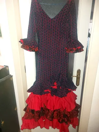 Vestido Flamenca Tradicional Negro y Rojo