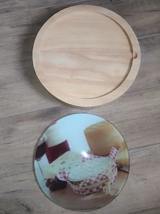 Tagliere in legno con set coltelli