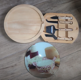 Tagliere in legno con set coltelli