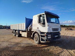 Camión Pluma Basculante Iveco