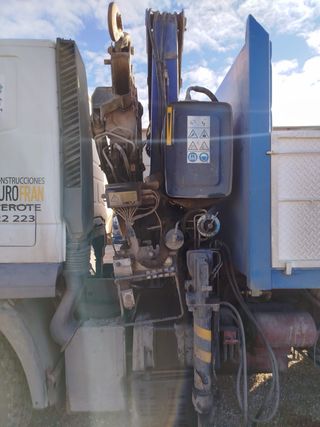 Camión Pluma Basculante Iveco