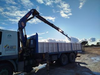 Camión Pluma Basculante Iveco