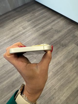 iPhone 15 128GB Amarelo