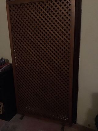 Biombo de madera marrón