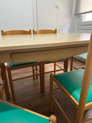 Mesa de comedor con 6 sillas