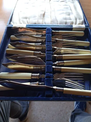 Juego cubiertos antiguo