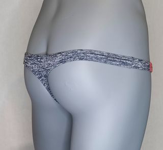 Tanga chico gris con detalles naranja