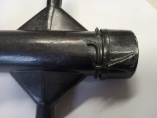 Churrera antigua de metal y madera