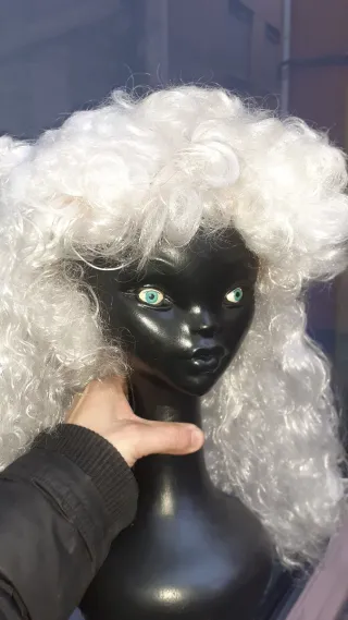 Peluca blanca rizada