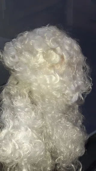 Peluca blanca rizada