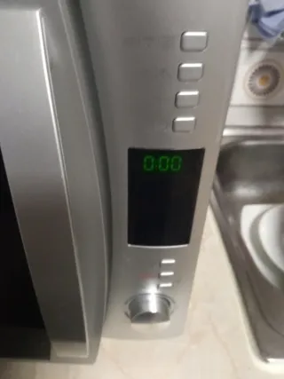 Microondas Candy plateado con grill