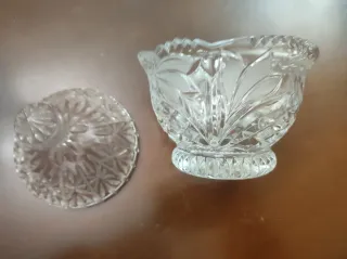 Bombonera de cristal tallado a mano