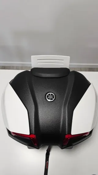 Top Top Case 45 litros Yamaha Moto Blanco y Negro