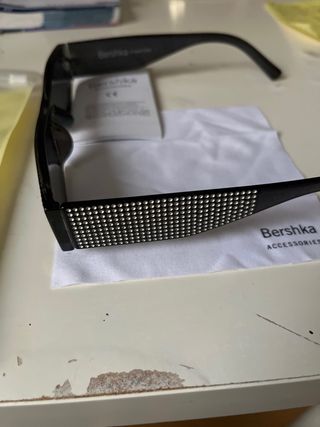 Gafas de sol Bershka mujer negras y plateadas