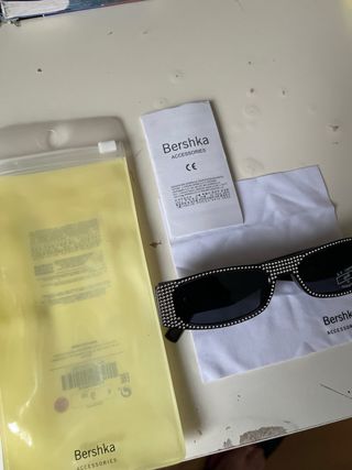 Gafas de sol Bershka mujer negras y plateadas