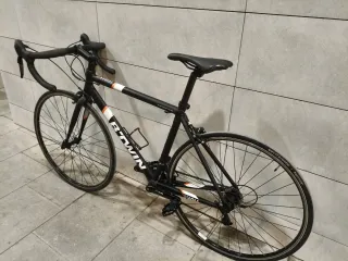 BICICLETA CARRETERA BTWIN TRIBAN 500