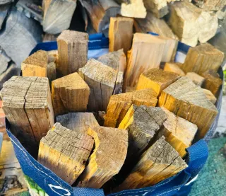 Lena de madera para chimenea o estufa