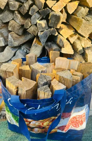 Lena de madera para chimenea o estufa