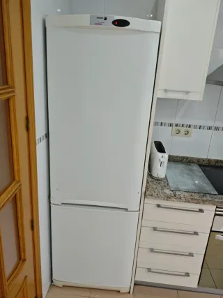 Frigorífico blanco 180cm alto