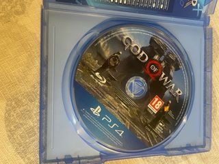 Juegos PS4 God of War y Spider-Man