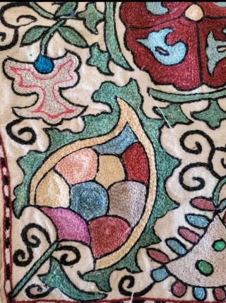 Applicazioni ricamate fatte a mano