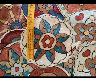 Applicazioni ricamate fatte a mano