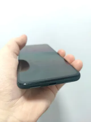 Google Pixel 5a Negro con su caja