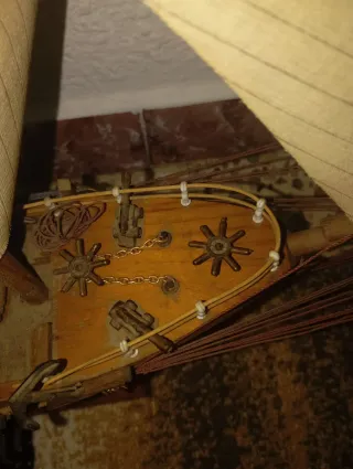 Maqueta de barco de madera