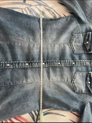 Camisa vaquera elástica con corchetes