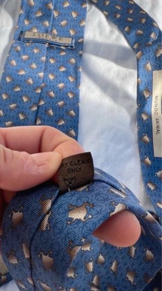 Corbata Loewe azul con ranas