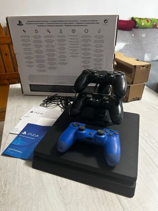 PlayStation 4 Slim + 3 Controller+ play stat.movie