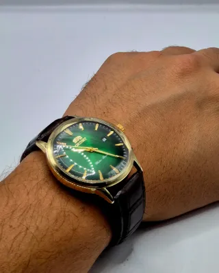 Reloj Mod Orient Dorado y Verde,  Made in Japan