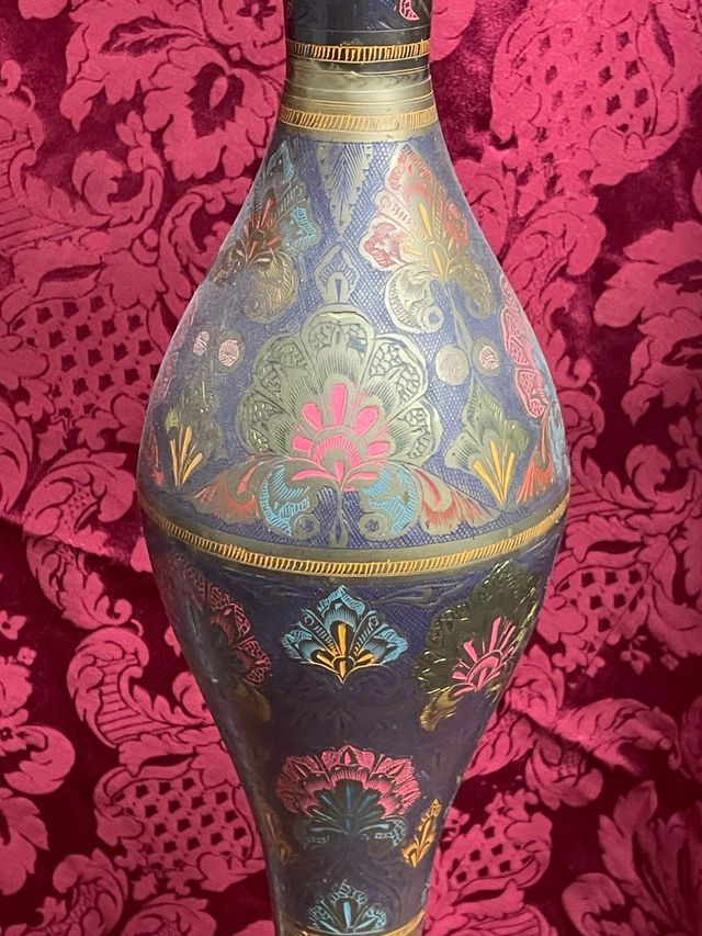 Jarrón metálico decorativo multicolor