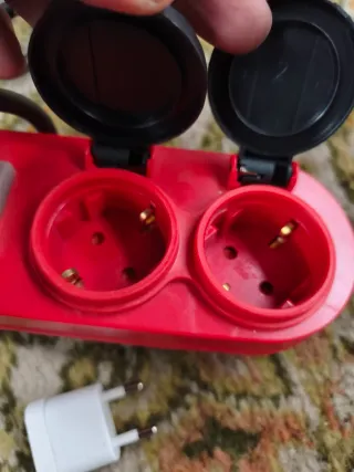 Regleta Exterior IP44 Roja 2 interruptores enchufe