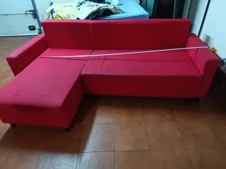 Sofá cama rojo de tela  135cm x 2300 cm abierto