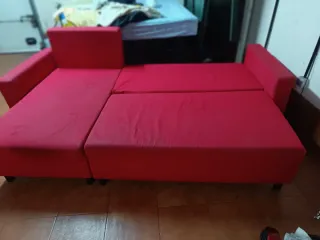 Sofá cama rojo de tela  135cm x 2300 cm abierto