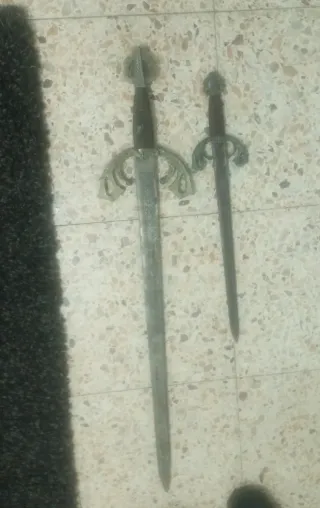 Juego de 2 espadas decorativas antiguas