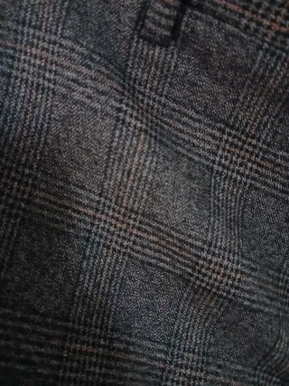 Pantalón Pull and Bear cuadros gris