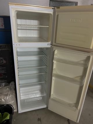 Nevera Blanca con Congelador