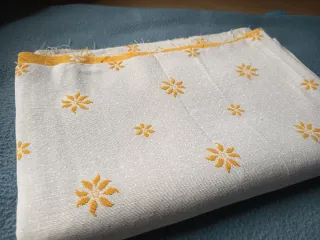 Retal tela tapizar reversible color mostaza.