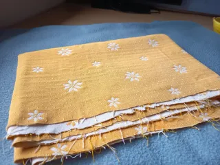 Retal tela tapizar reversible color mostaza.