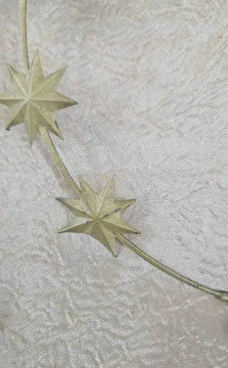 Antiguo halo corona resplandor santo metal