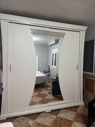 Armario ropero blanco y madera