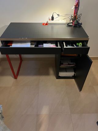 Escritorio Negro y Rojo