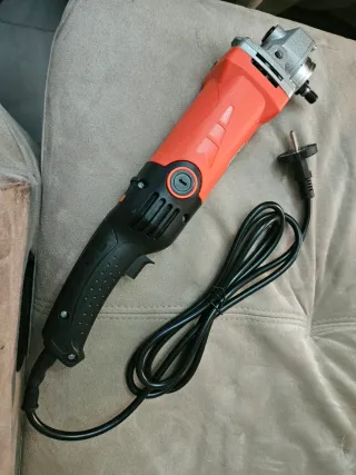 Pulidora de mano naranja sin estrenar