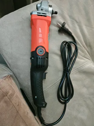 Pulidora de mano naranja sin estrenar